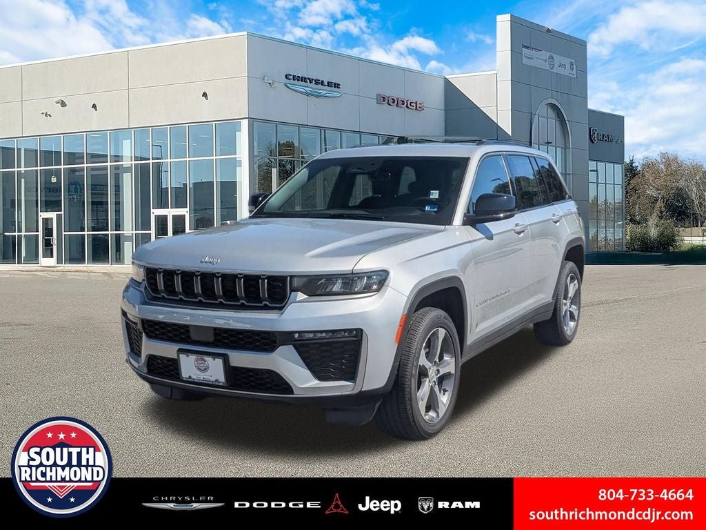 2026 Jeep Grand Cherokee GRAND CHEROKEE LIMITED 4X4 in Silver Zynith Exterior Paint — front three-quarter view