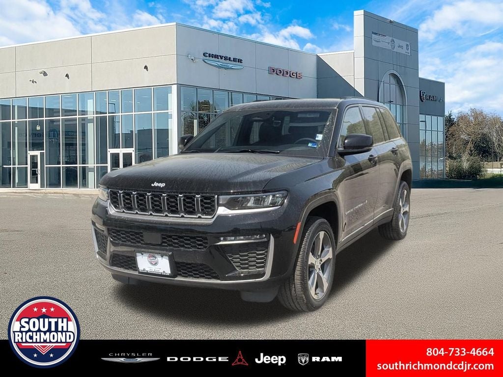 2026 Jeep Grand Cherokee GRAND CHEROKEE LIMITED 4X4 in Diamond Black Crystal Pearl-Coat Exterior Paint — front three-quarter view