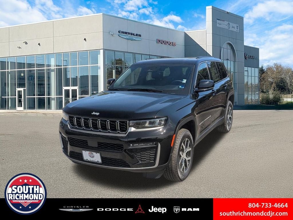 2026 Jeep Grand Cherokee GRAND CHEROKEE LIMITED 4X4 in Diamond Black Crystal Pearl-Coat Exterior Paint — front three-quarter view