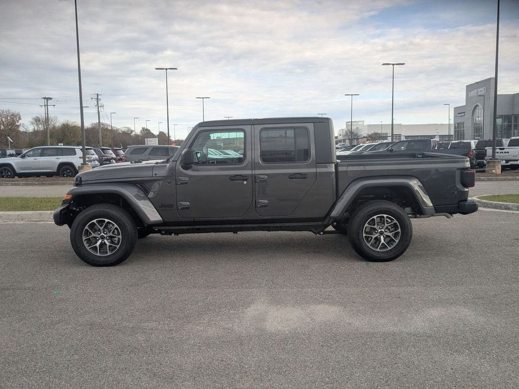 2026 Jeep Gladiator — side profile view