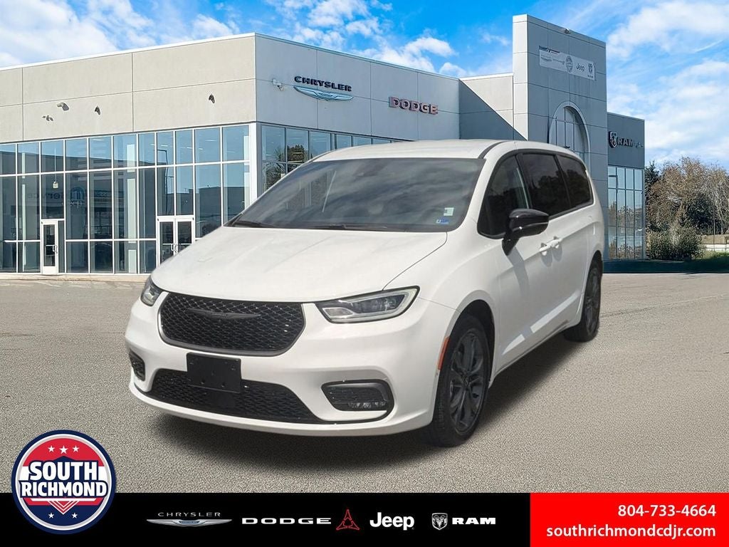 2026 Chrysler Pacifica PACIFICA SELECT in Bright White Clear-Coat Exterior Paint — front three-quarter view