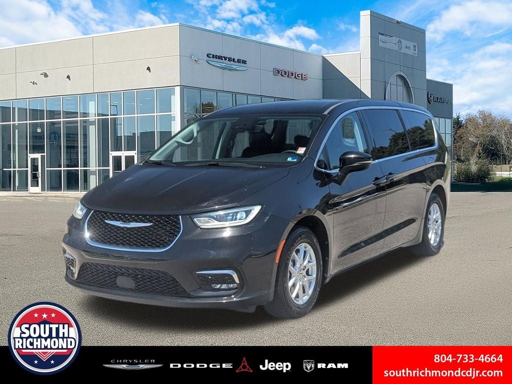 2023 Chrysler Pacifica Touring L in Brilliant Black Crystal Pearlcoat — front three-quarter view